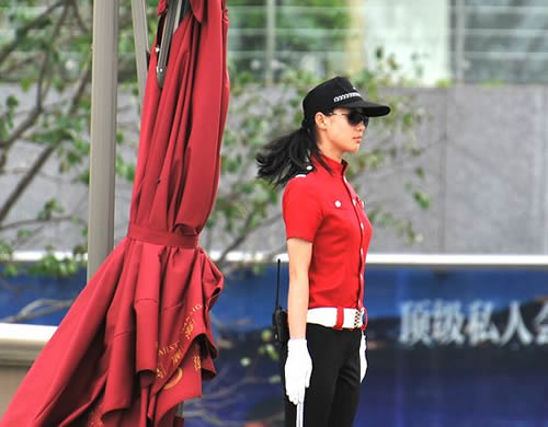 而这些美女保安,只是形象岗